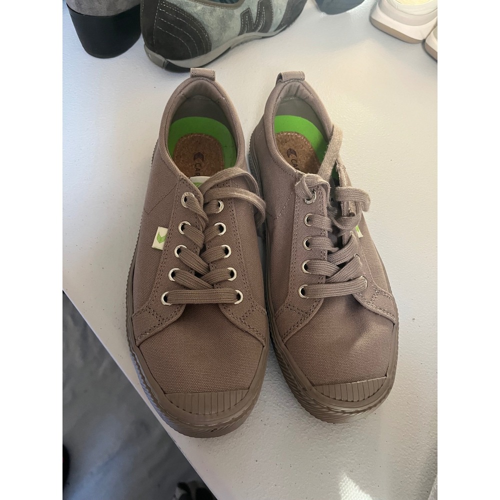 Cariuma Canvas Low Top Sneakers Brown Women's 9 US Men's 7.5 EU 40